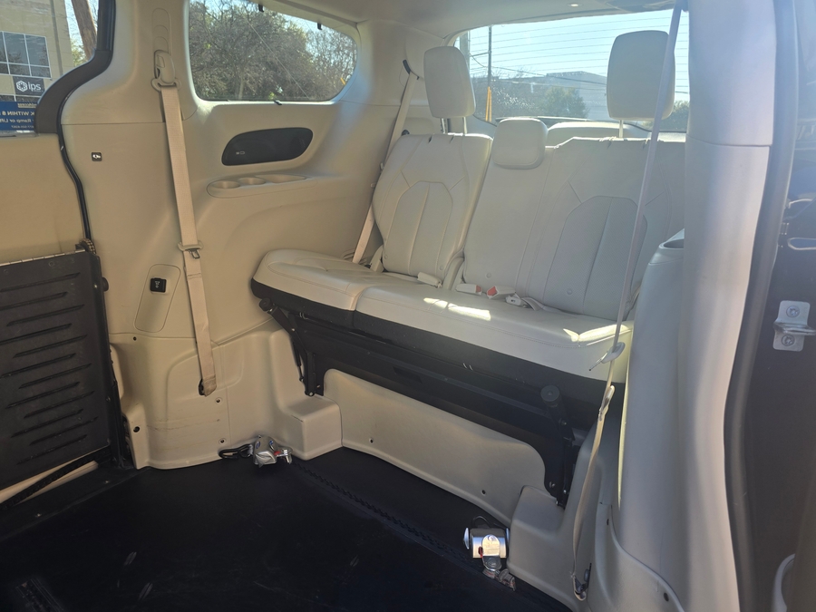 Used 2017 Chrysler Pacifica Touring-L Plus - BraunAbility Side Entry Entry Fold Out Automatic Ramp