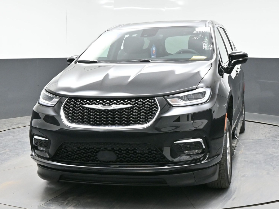 New 2026 Chrysler Pacifica Select Plus - BraunAbility Side Entry Entry In Floor Automatic Ramp