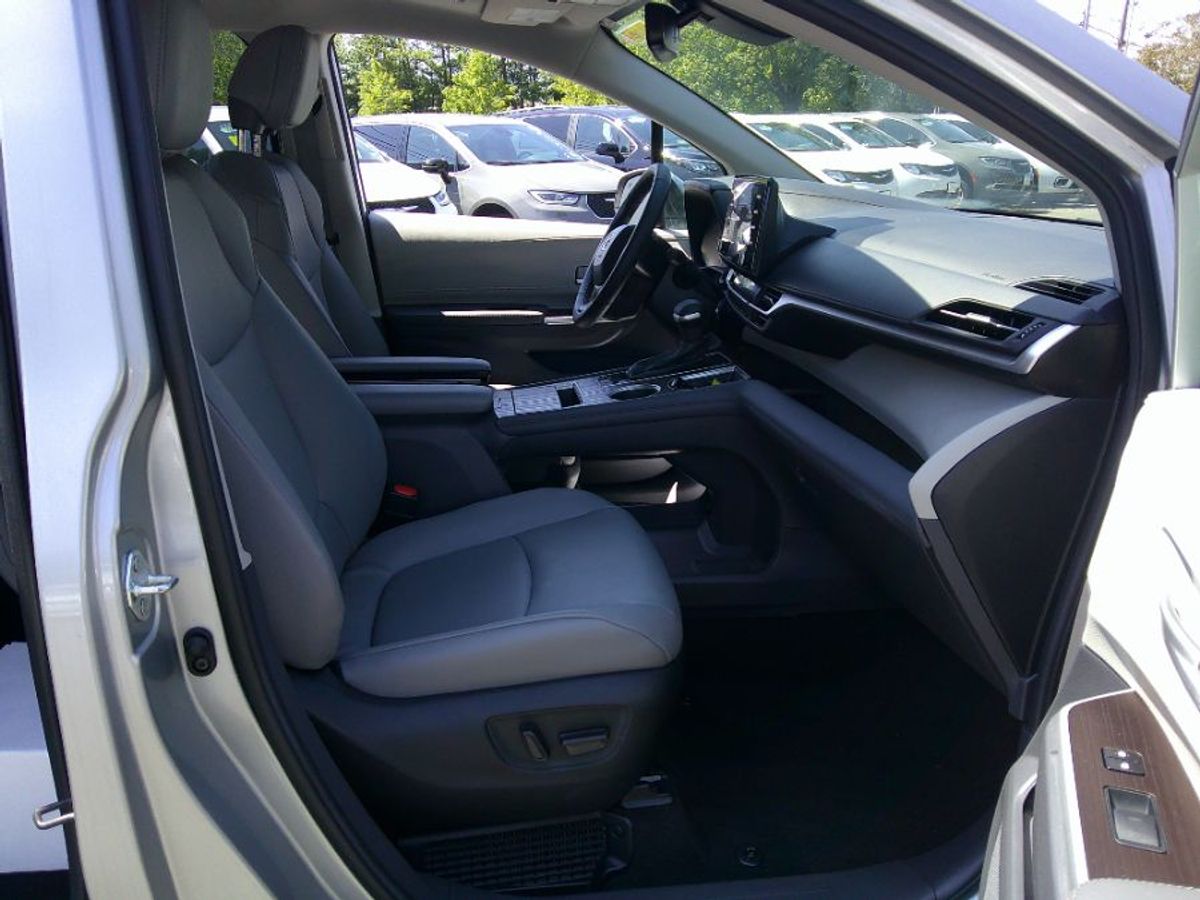 2024 TOYOTA SIENNA - Image 12