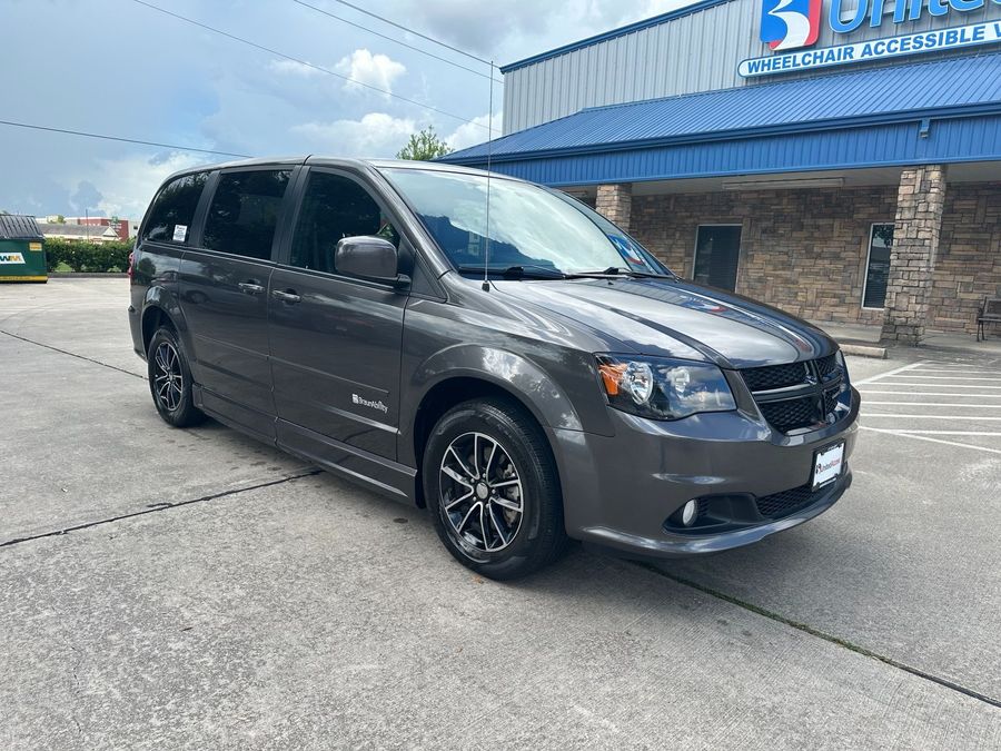 Used 2015 Dodge Grand Caravan SXT - BraunAbility Side Entry Entry Fold Out Automatic Ramp