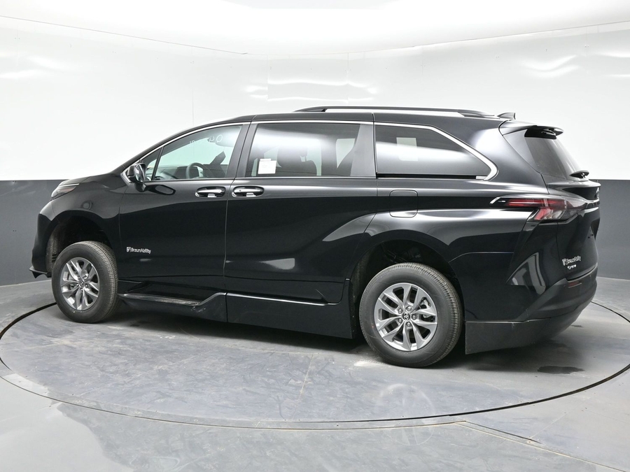 New 2026 Toyota Sienna Hybrid XLE Add - BraunAbility Side Entry Fold Out Automatic Ramp