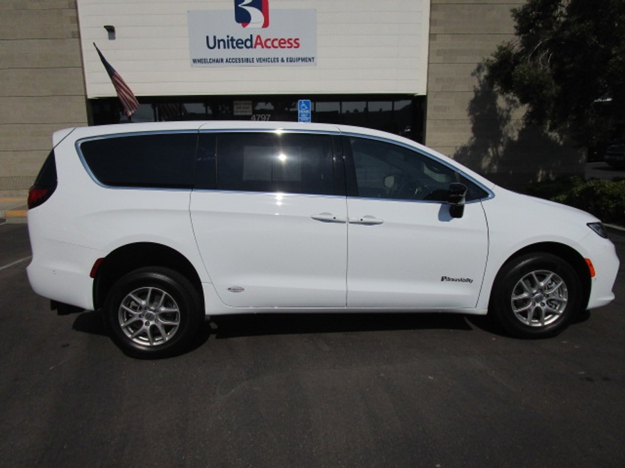 New 2025 Chrysler Pacifica Select Safety - BraunAbility Rear Entry Entry Fold Out Manual Ramp