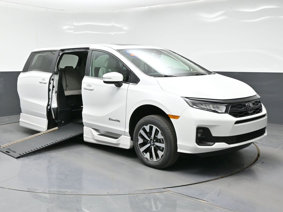 White Honda Odyssey with Side Entry Automatic In Floor ramp