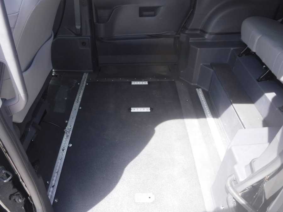 Black Toyota Sienna image number 19