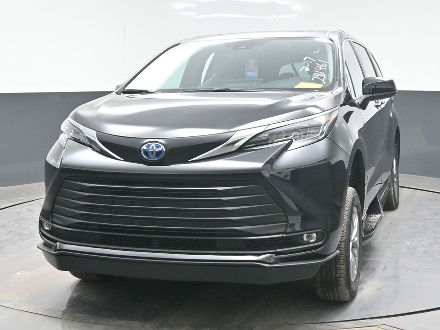 Black Toyota Sienna image number 6