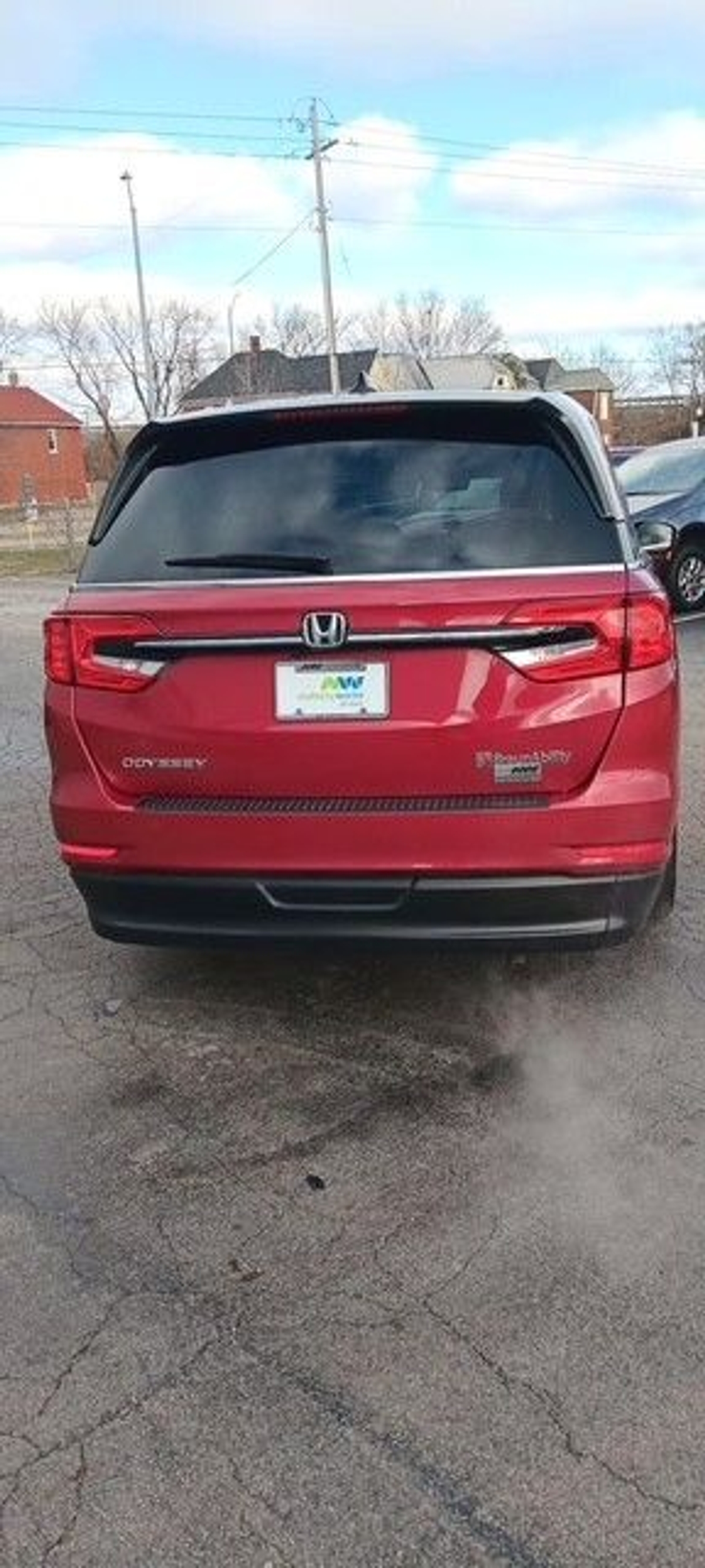 Red Honda Odyssey image number 6