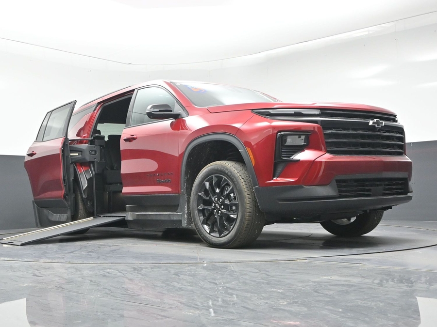 New 2026 Chevrolet Traverse 1LT Midnight Edition - BraunAbility Side Entry In Floor Automatic Ramp