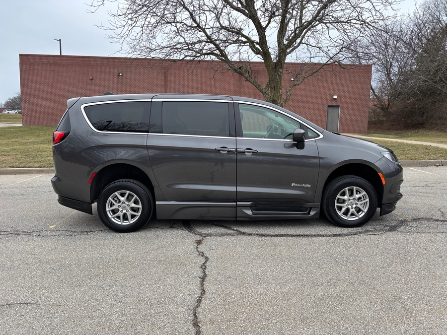 Used 2022 Chrysler Voyager LX - BraunAbility Side Entry Entry Fold Out Automatic Ramp