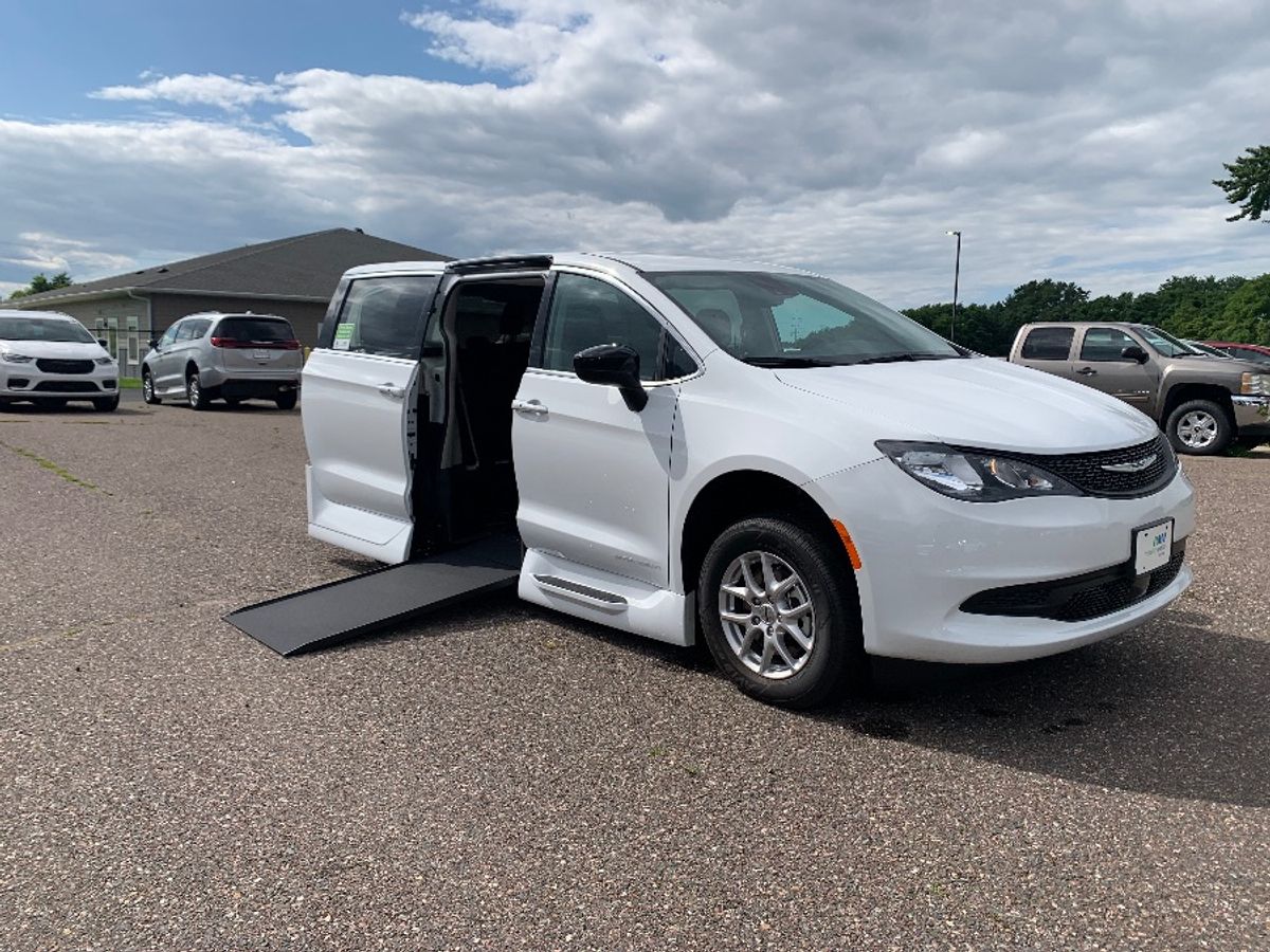 2024 CHRYSLER VOYAGER - Image 18