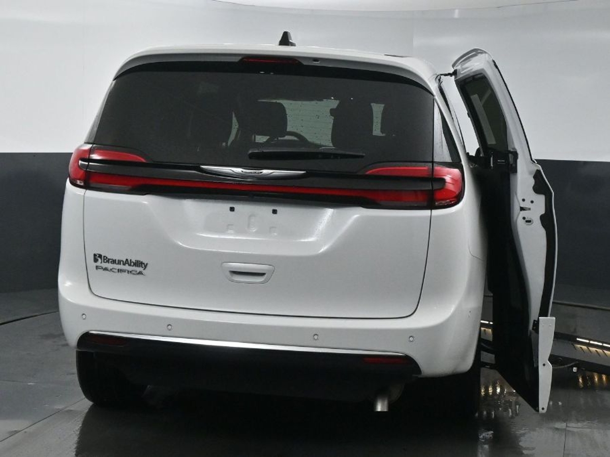 2025 CHRYSLER PACIFICA - Image 4