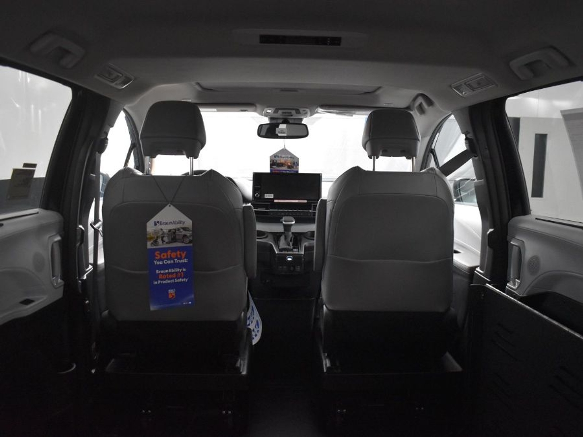 2025 TOYOTA SIENNA - Image 15
