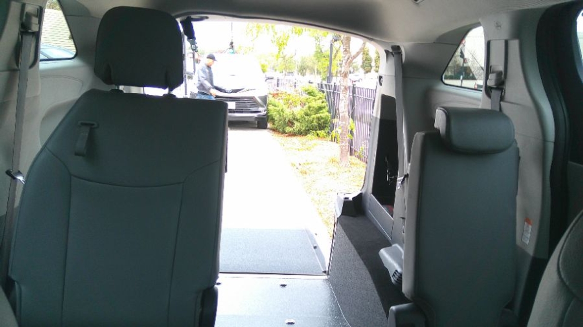 2024 TOYOTA SIENNA - Image 11