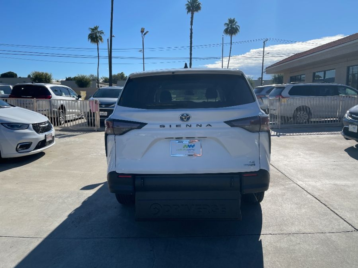 2024 TOYOTA SIENNA - Image 4