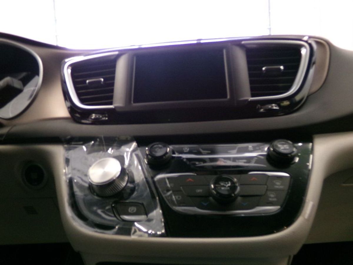 2024 CHRYSLER VOYAGER - Image 9