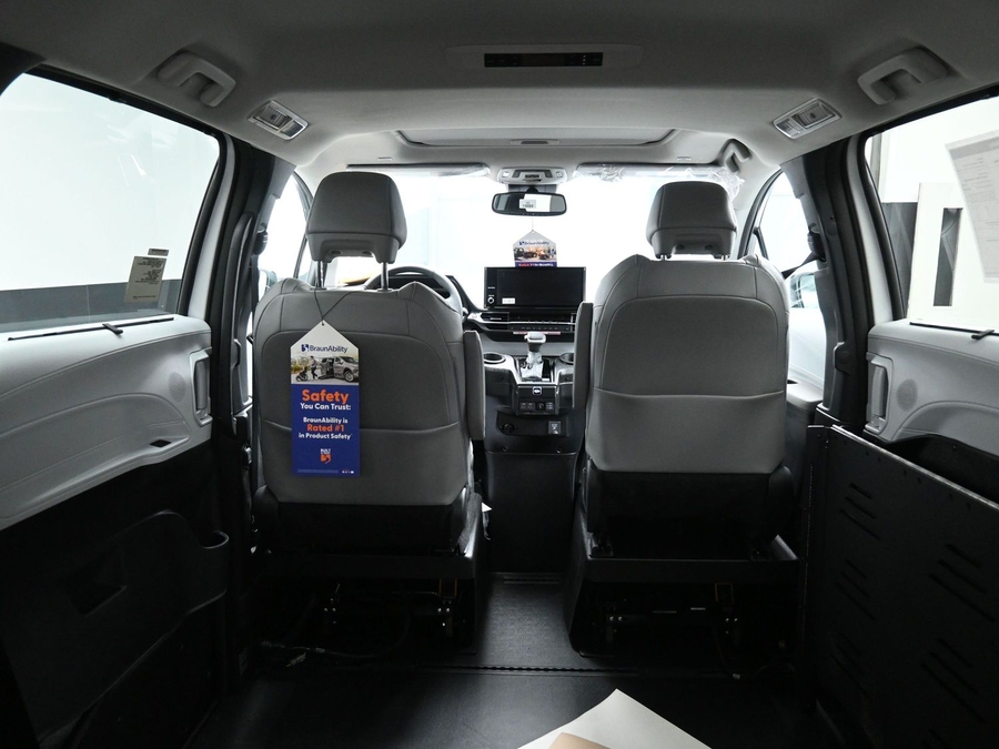 New 2026 Toyota Sienna Hybrid XLE Add - BraunAbility Side Entry Entry Fold Out Automatic Ramp