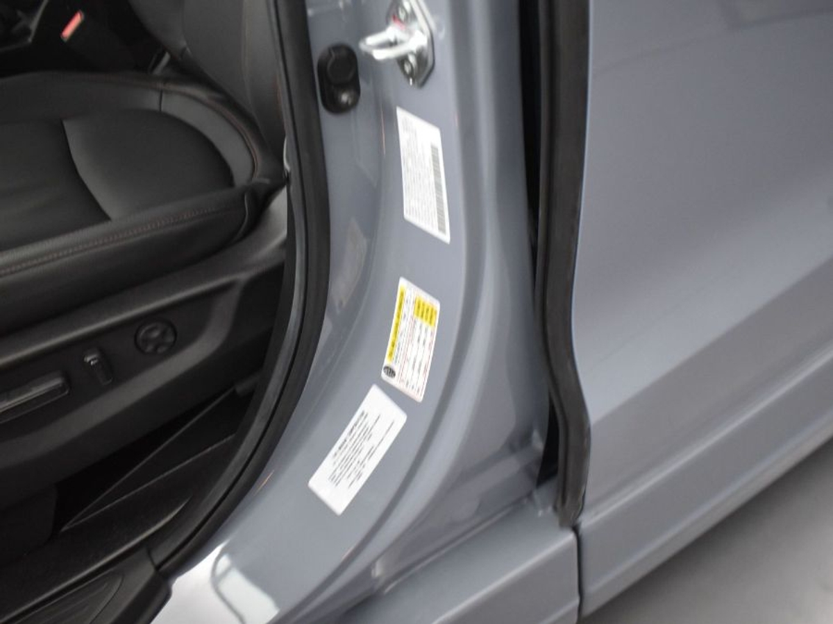 Grey Honda Odyssey image number 15