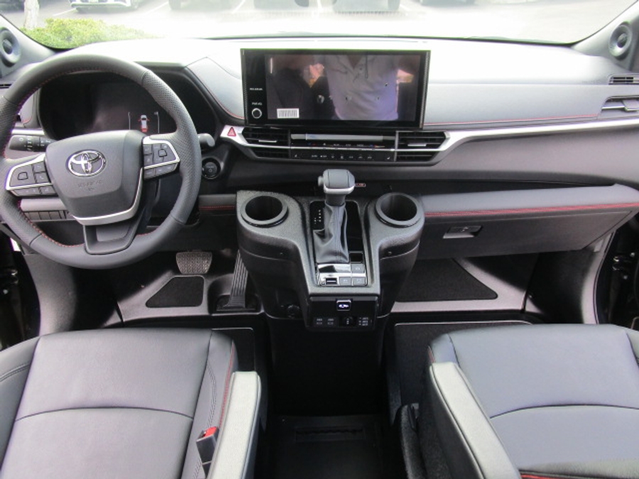 New 2025 Toyota Sienna Hybrid XSE Sport - BraunAbility Side Entry Entry In Floor Automatic Ramp