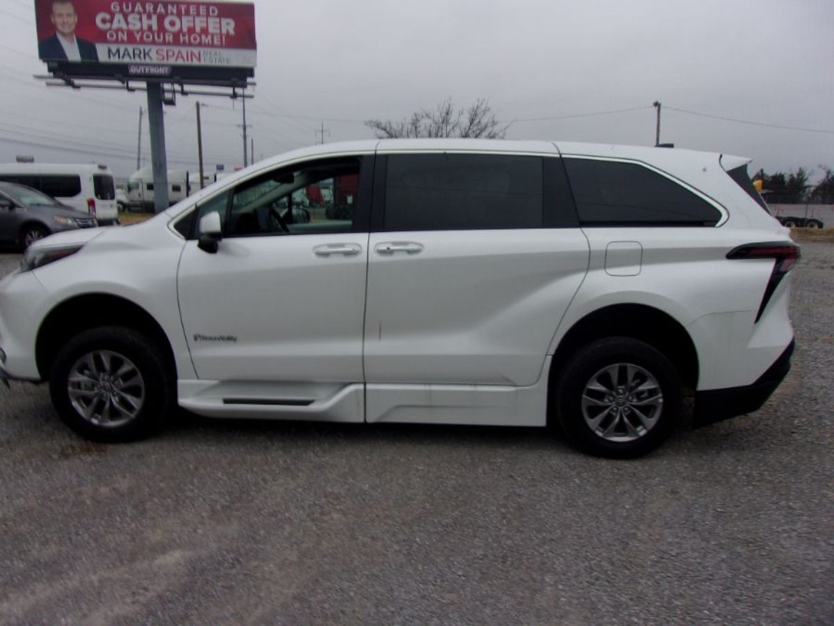 2025 TOYOTA SIENNA - Image 11