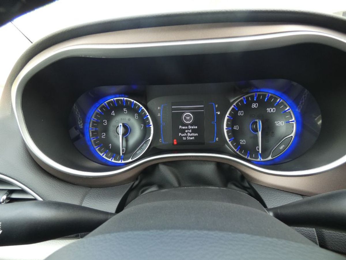 2024 CHRYSLER VOYAGER - Image 13