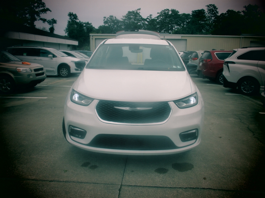 White Chrysler Pacifica image number 9
