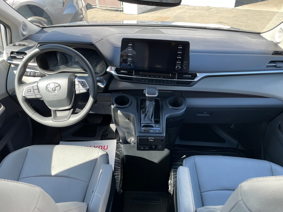 Used 2024 Toyota Sienna Hybrid XLE - BraunAbility Side Entry Entry Fold Out Automatic Ramp