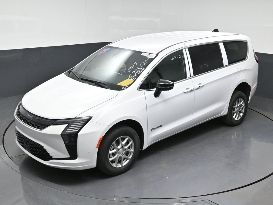 White Chrysler Pacifica image number 21