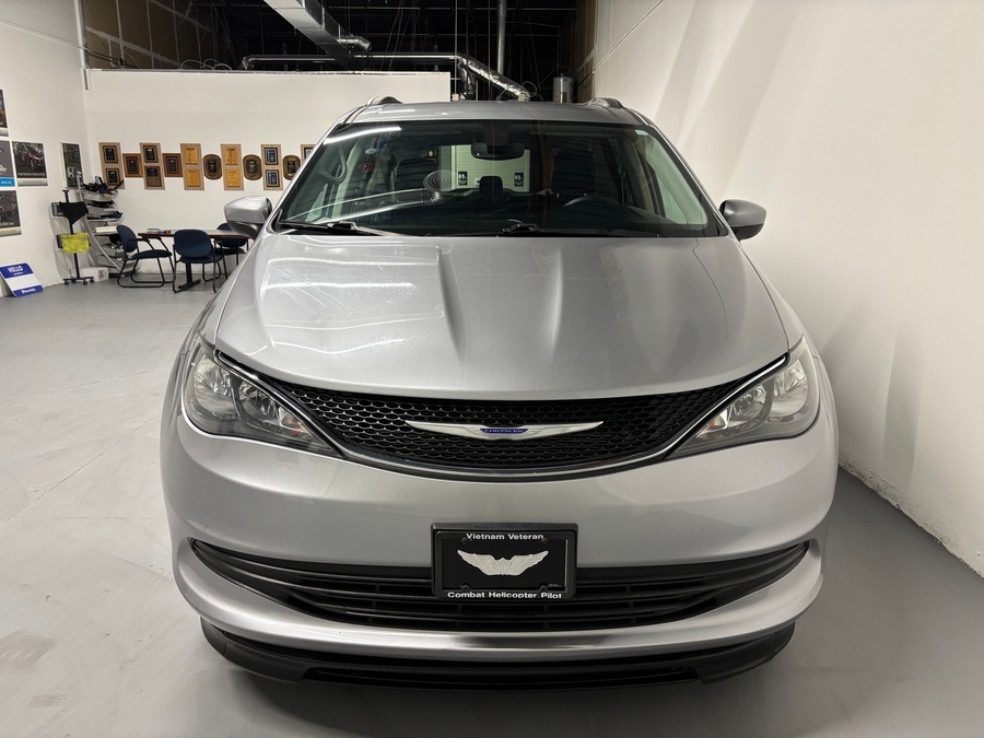 Used 2020 Chrysler Voyager LXi - BraunAbility Side Entry Fold Out Automatic Ramp