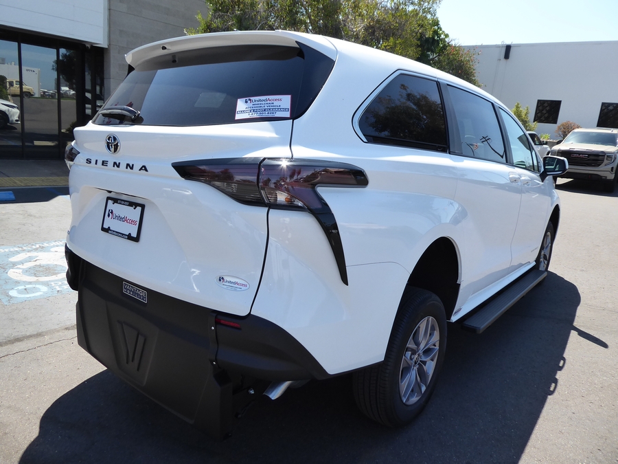 New 2026 Toyota Sienna Hybrid LE w swivel 2nd row - Vantage Mobility Commercial Rear Entry Fold Out Manual Ramp