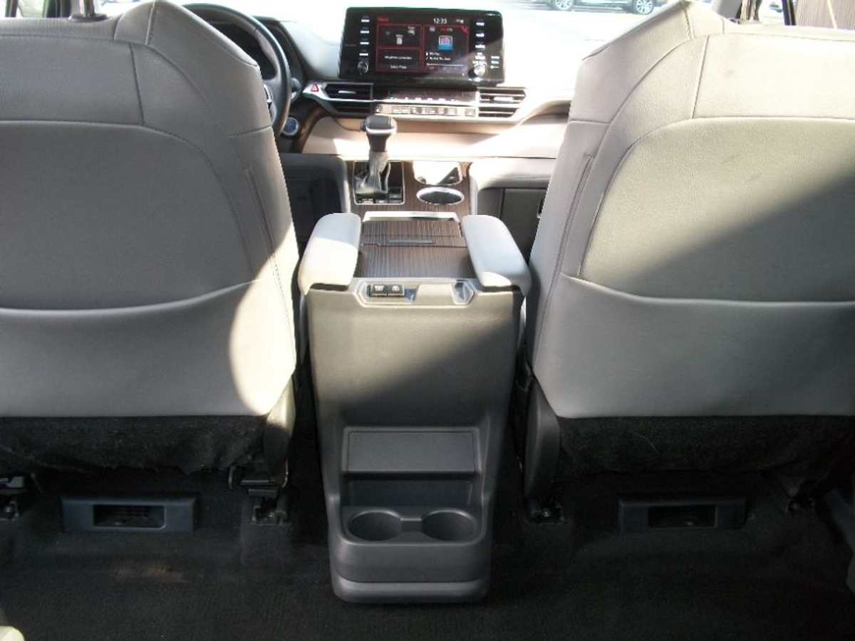 2024 TOYOTA SIENNA - Image 11