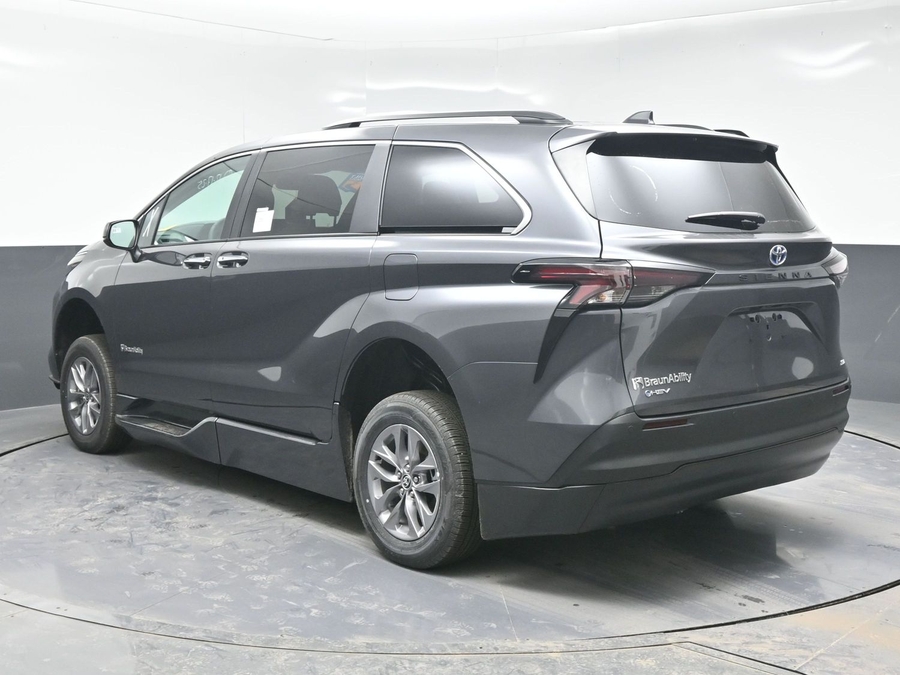 New 2025 Toyota Sienna Hybrid XLE Plus - BraunAbility Side Entry Entry Fold Out Automatic Ramp