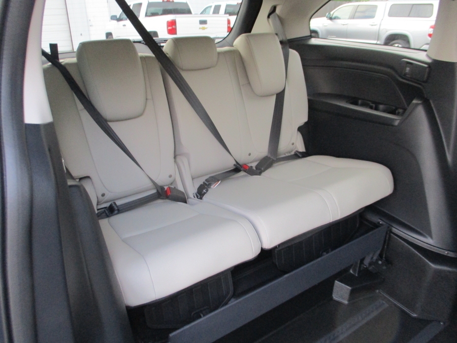Blue Honda Odyssey image number 18