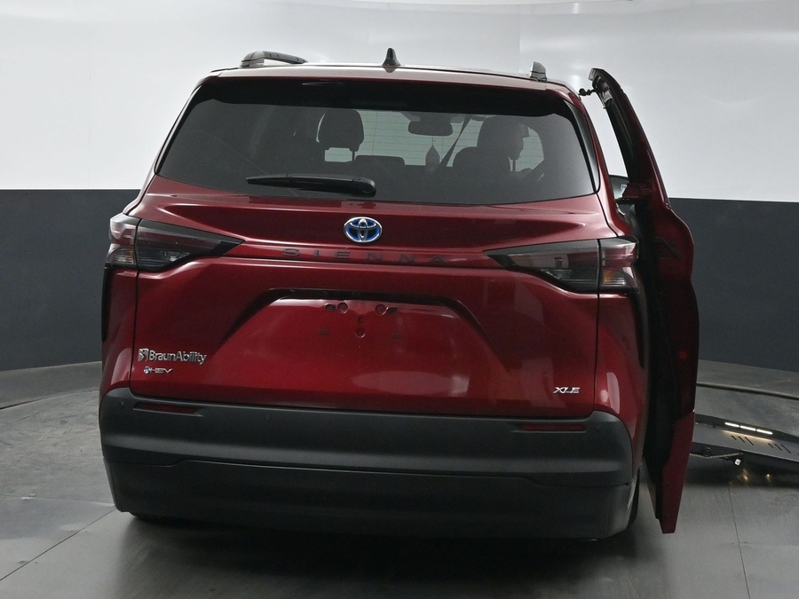 New 2025 Toyota Sienna Hybrid XLE Plus - BraunAbility Side Entry Entry Fold Out Automatic Ramp