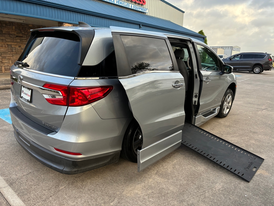 Used 2020 Honda Odyssey EX-L - BraunAbility Side Entry Entry In Floor Automatic Ramp