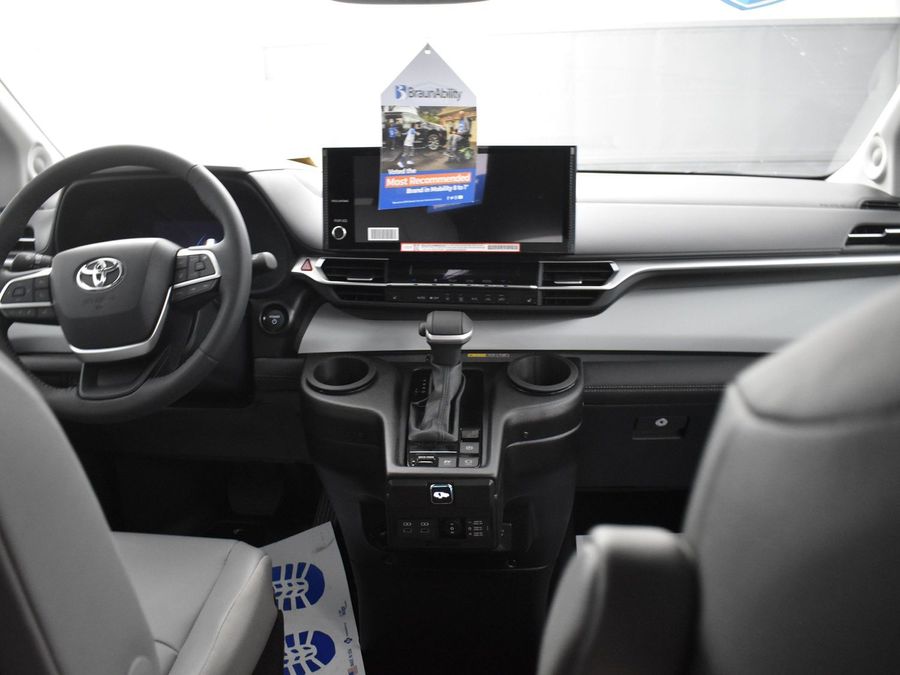 New 2025 Toyota Sienna Hybrid XLE Plus - BraunAbility Side Entry Entry Fold Out Automatic Ramp
