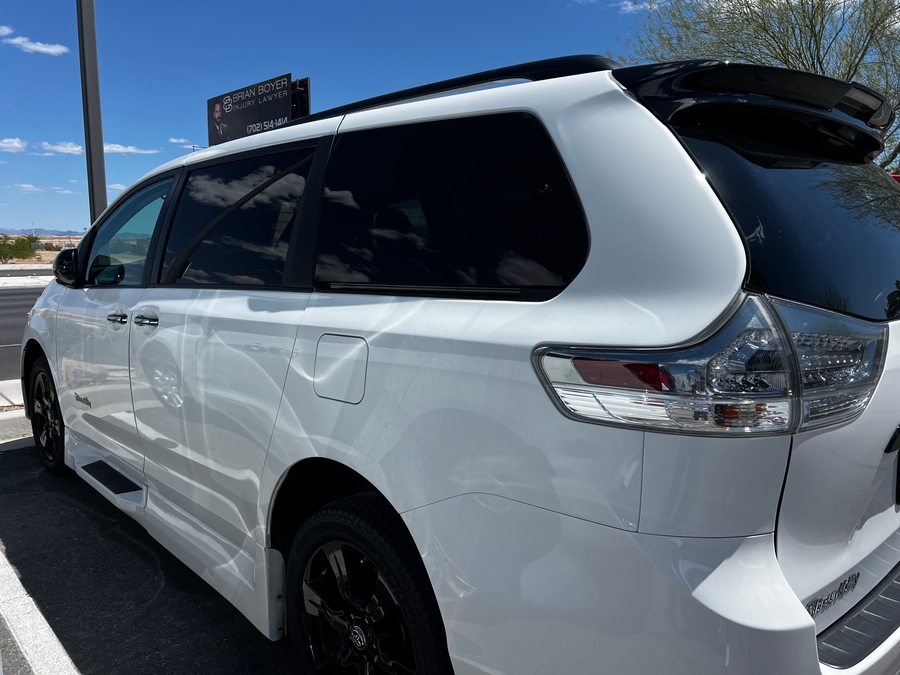 Used 2020 Toyota Sienna SE - BraunAbility Side Entry Entry Fold Out Automatic Ramp