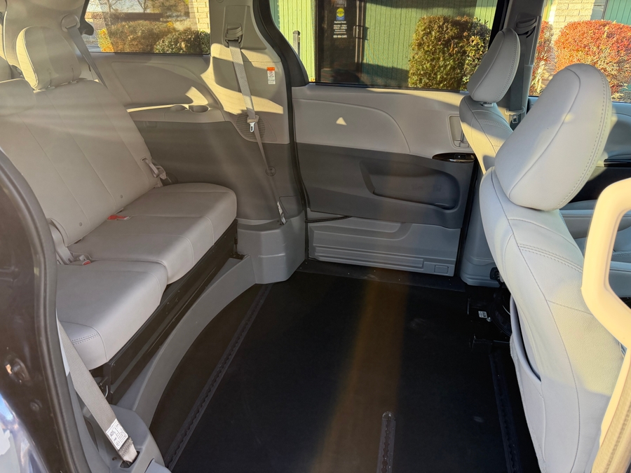 Used 2020 Toyota Sienna XLE Base - BraunAbility Side Entry Entry Fold Out Automatic Ramp