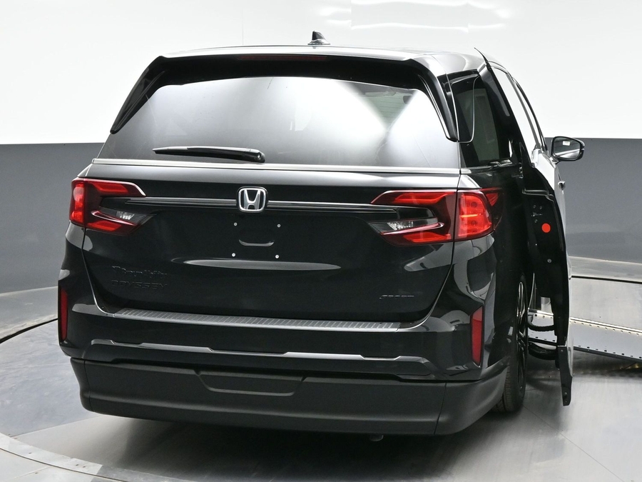Black Honda Odyssey image number 3