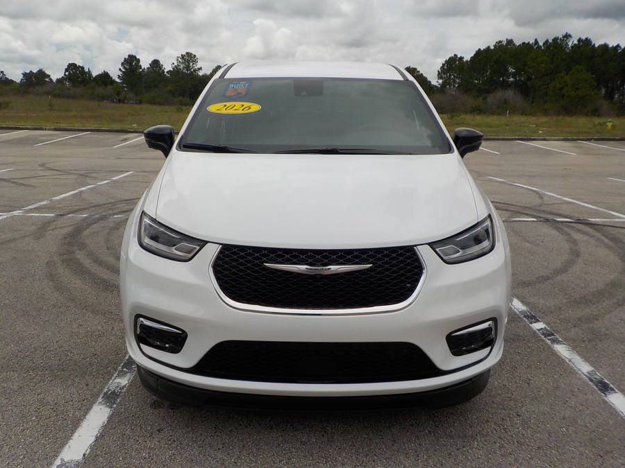 White Chrysler Pacifica image number 1