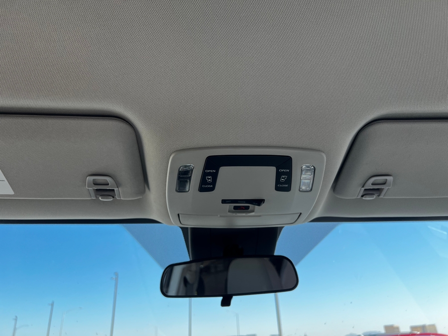 Used 2021 Toyota Sienna Hybrid LE - Vantage Mobility Commercial Side Entry Entry In Floor Manual Ramp