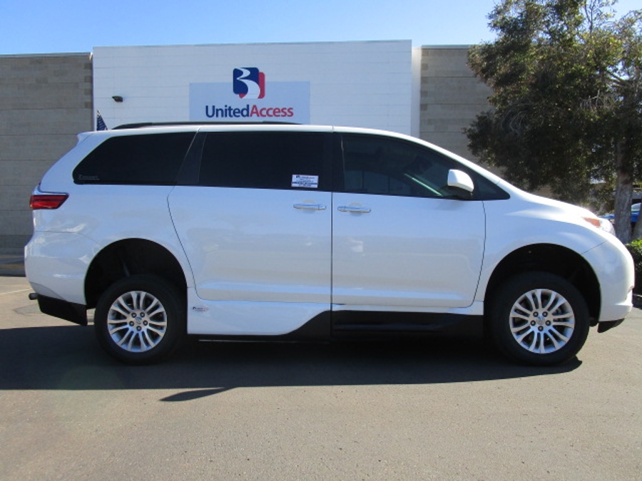 Used 2017 Toyota Sienna XLE Base - VMI Side Entry Entry In Floor Automatic Ramp