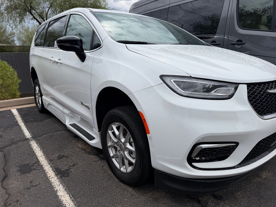 Used 2025 Chrysler Pacifica Select Safety - BraunAbility Side Entry In Floor Automatic Ramp