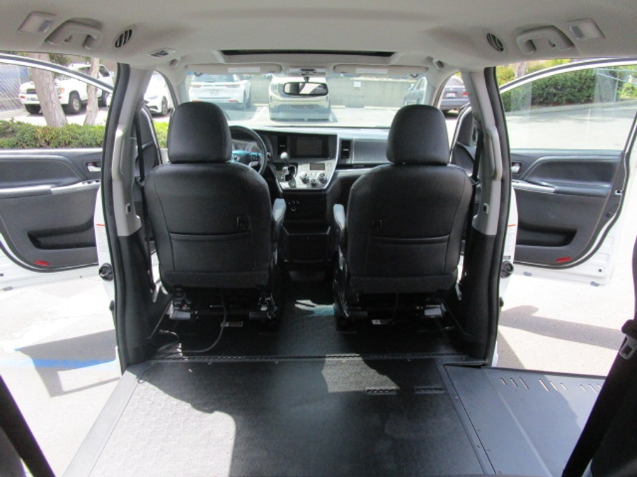 Used 2017 Toyota Sienna SE - BraunAbility Side Entry Entry In Floor Automatic Ramp