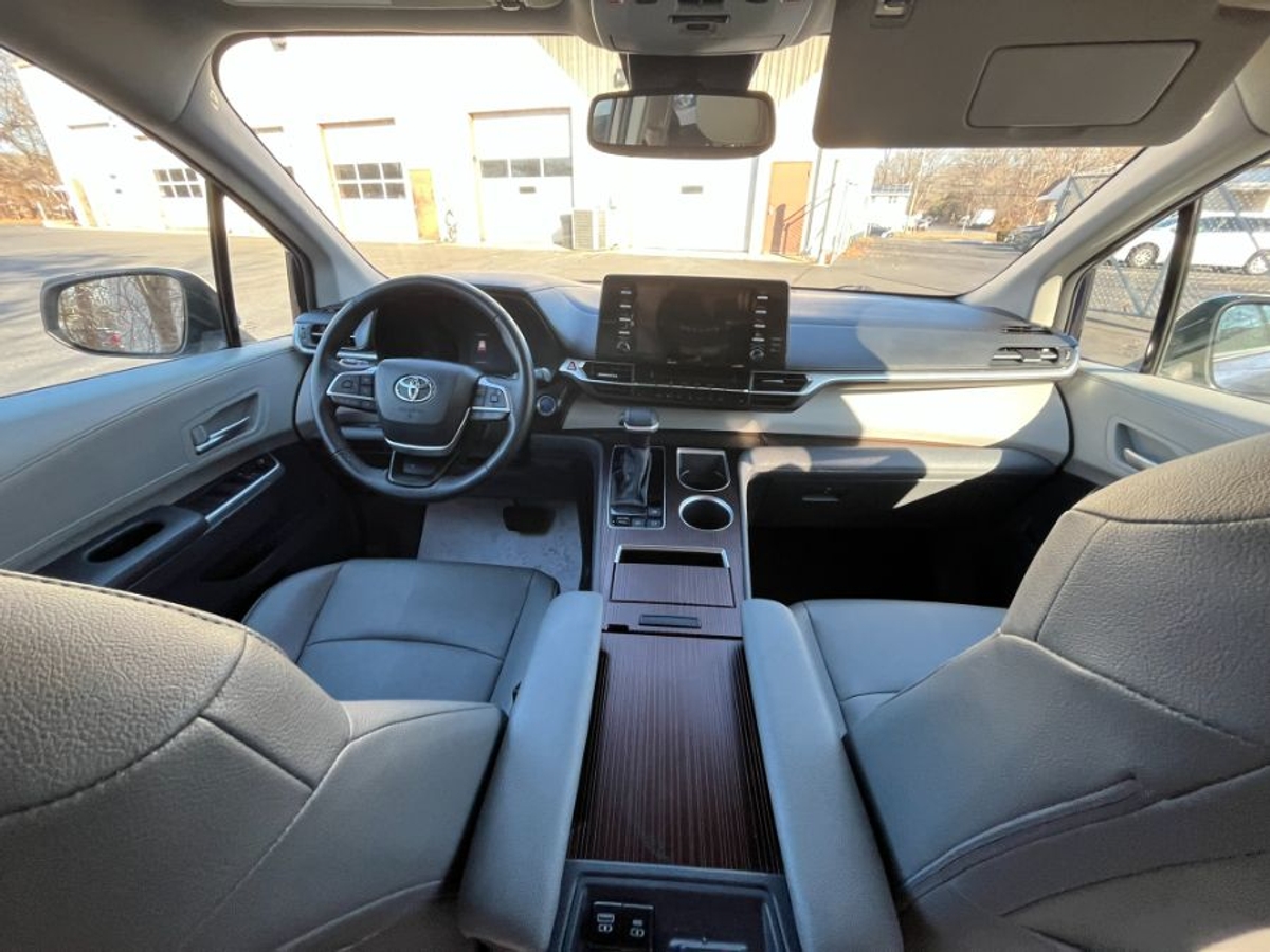 2024 TOYOTA SIENNA - Image 7