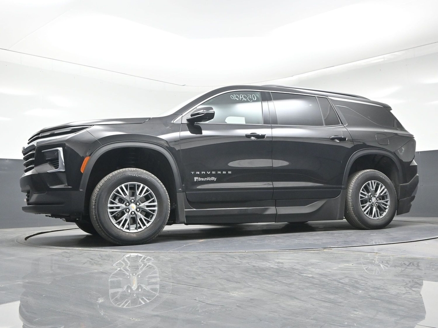 New 2026 Chevrolet Traverse 1LT - BraunAbility Side Entry In Floor Automatic Ramp