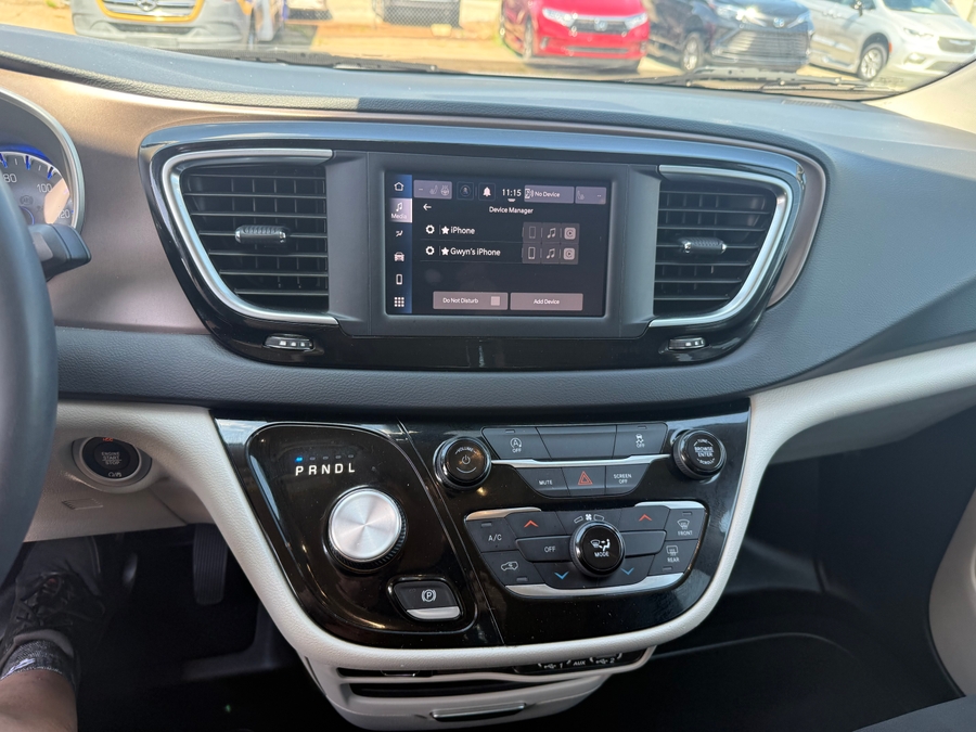 Silver Chrysler Voyager image number 6