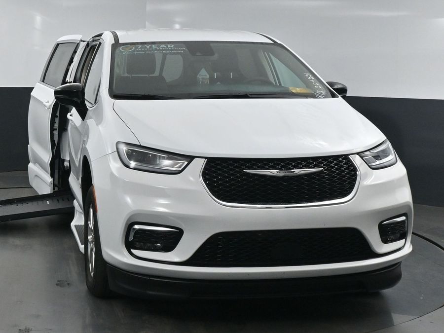 Used 2024 Chrysler Pacifica Touring L - BraunAbility Side Entry Entry Fold Out Automatic Ramp