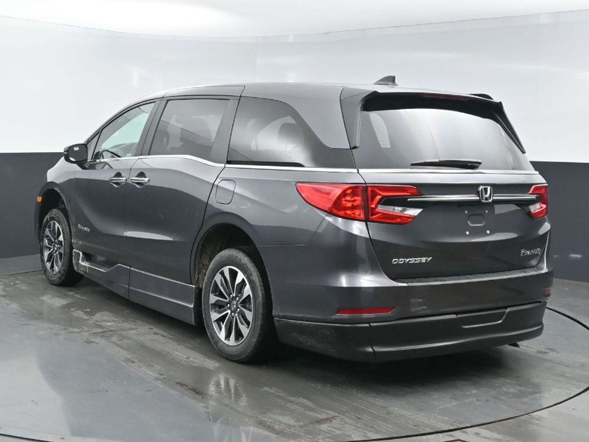 Grey Honda Odyssey image number 21