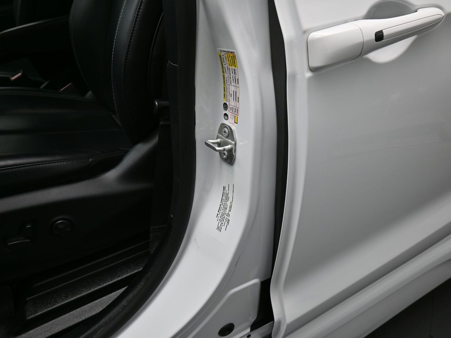 Used 2023 Chrysler Pacifica Touring L - BraunAbility Side Entry Entry Fold Out Automatic Ramp