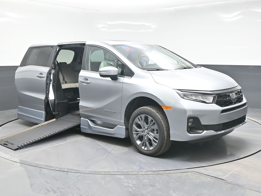 2026 Honda Odyssey Touring's photo
