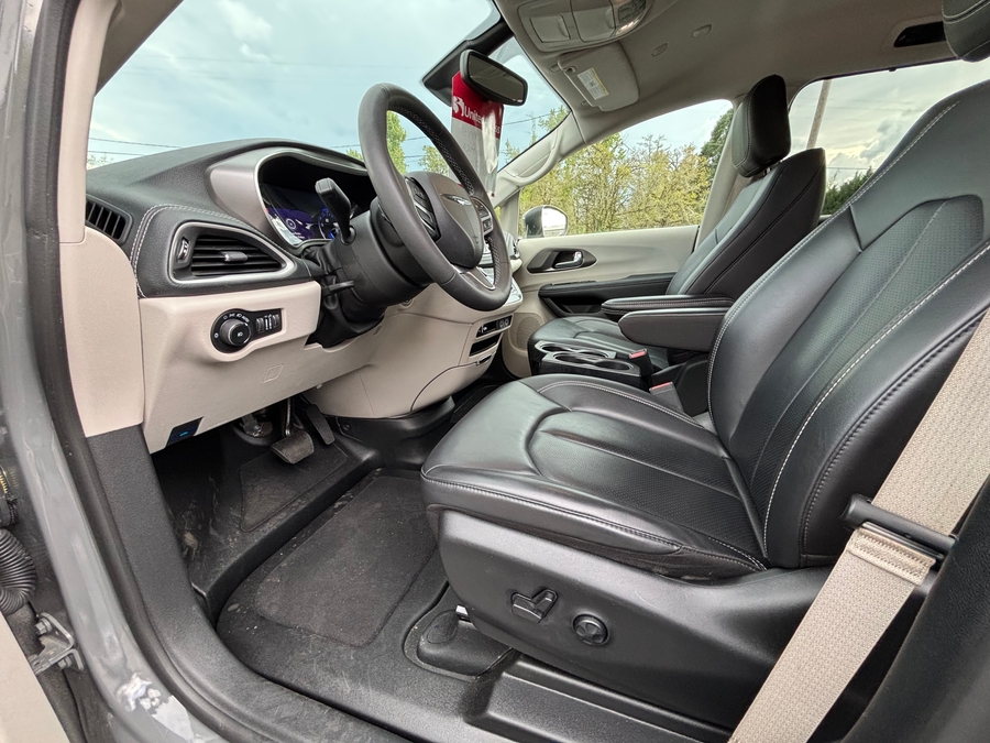 Used 2023 Chrysler Pacifica Touring L Safety - BraunAbility Side Entry Entry In Floor Automatic Ramp